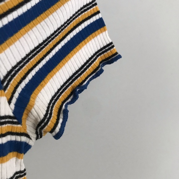 Striped crop top. - Picture 5 of 5